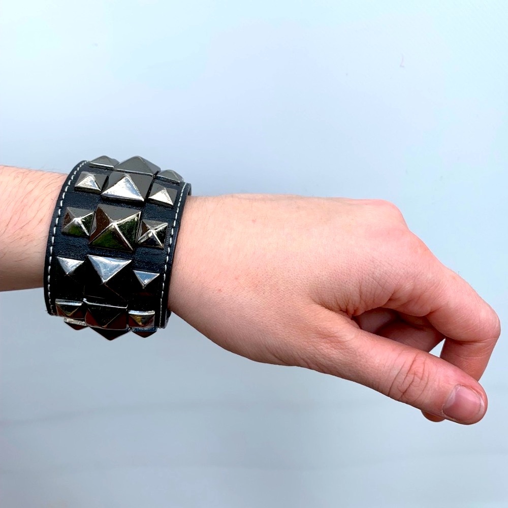 Black real Leather Wrist Cuff Punk bracelet silver tone Pyramid studs adjustable